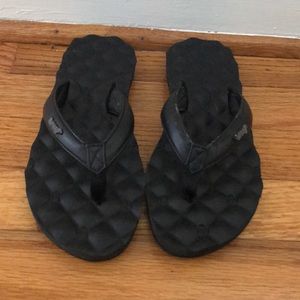Black reef dreams sandals